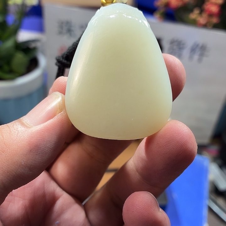 颈饰未镶嵌和田玉（糖玉）
