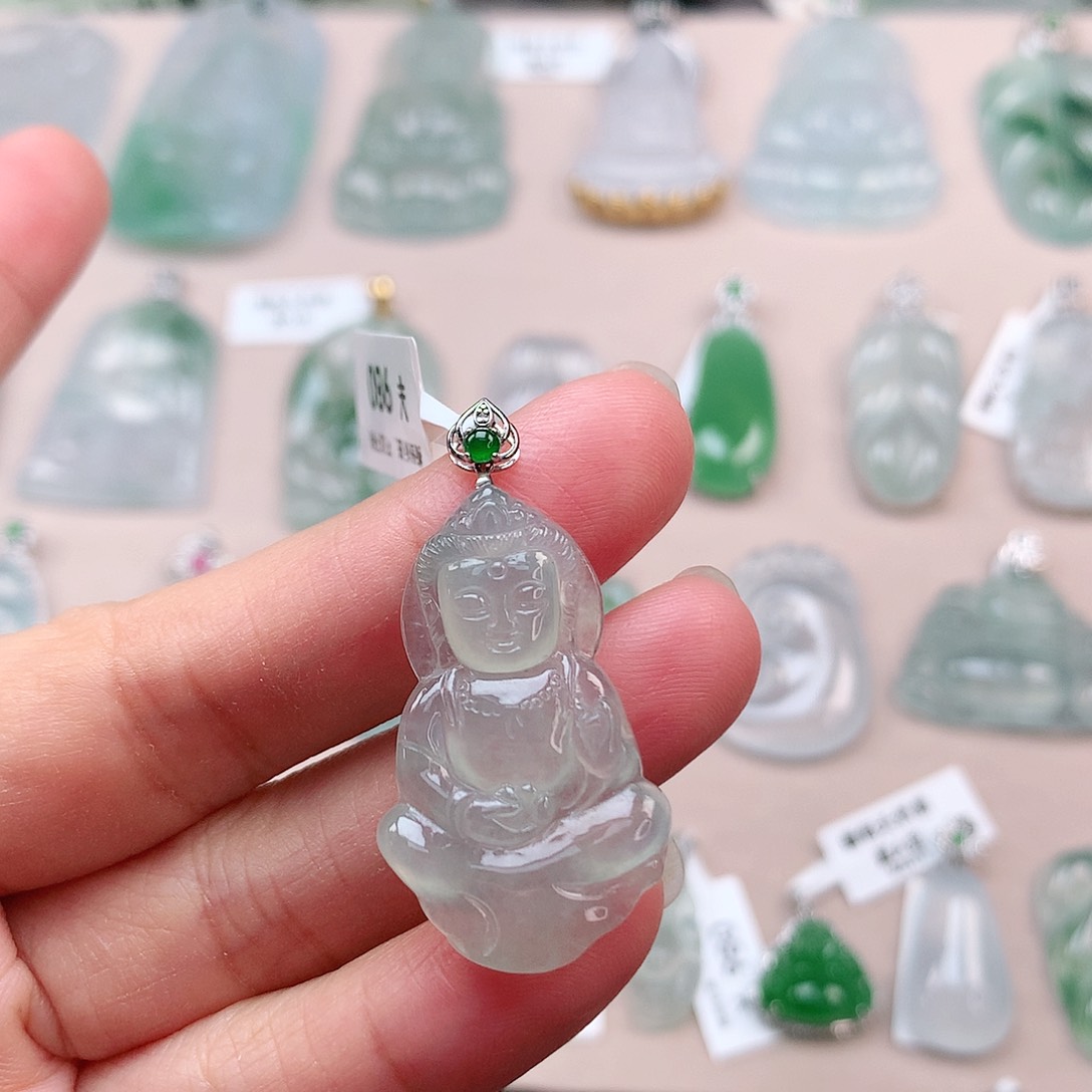 翡翠颈饰18K金镶嵌宝宝佛