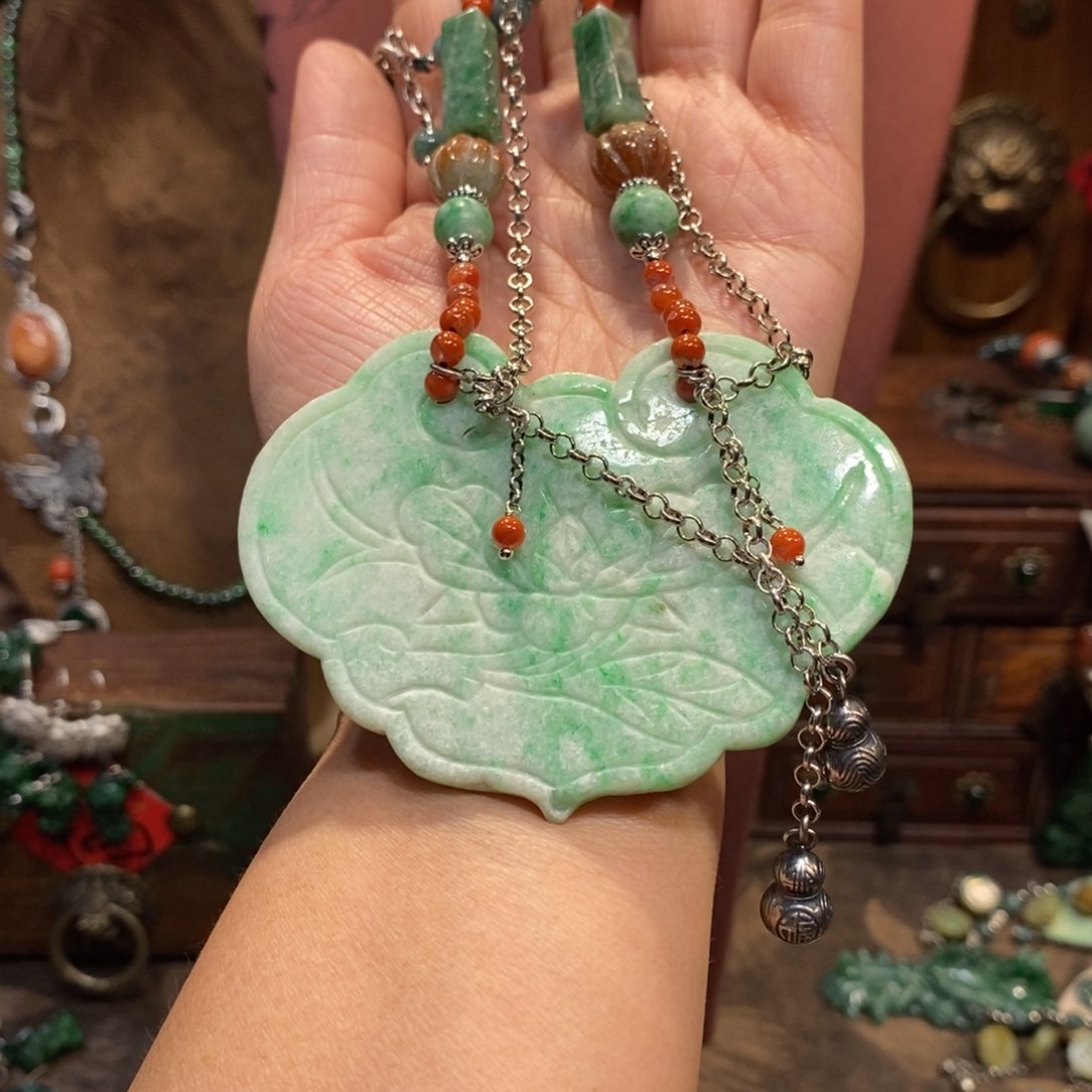 翡翠吊坠(赠链)未镶嵌