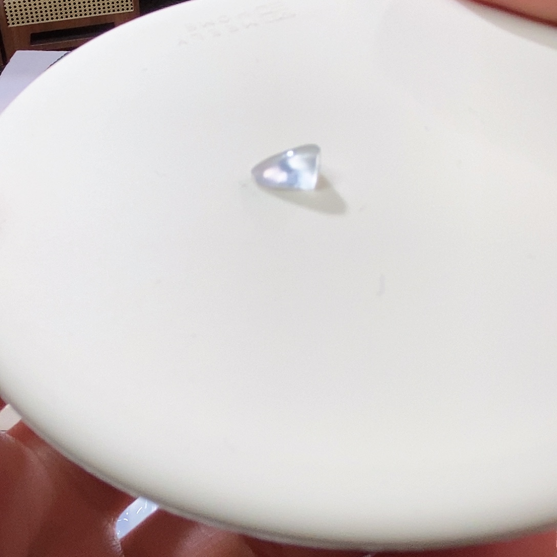 翡翠裸石玻璃钢随行