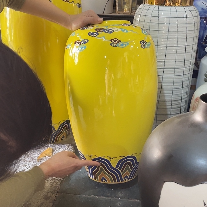 陶瓷花瓶，茶杯茶具。