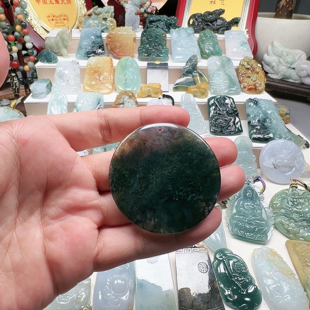 空***灵翡翠未镶嵌颈饰天然