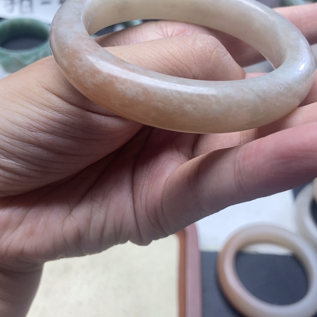 石英质玉未镶嵌手镯