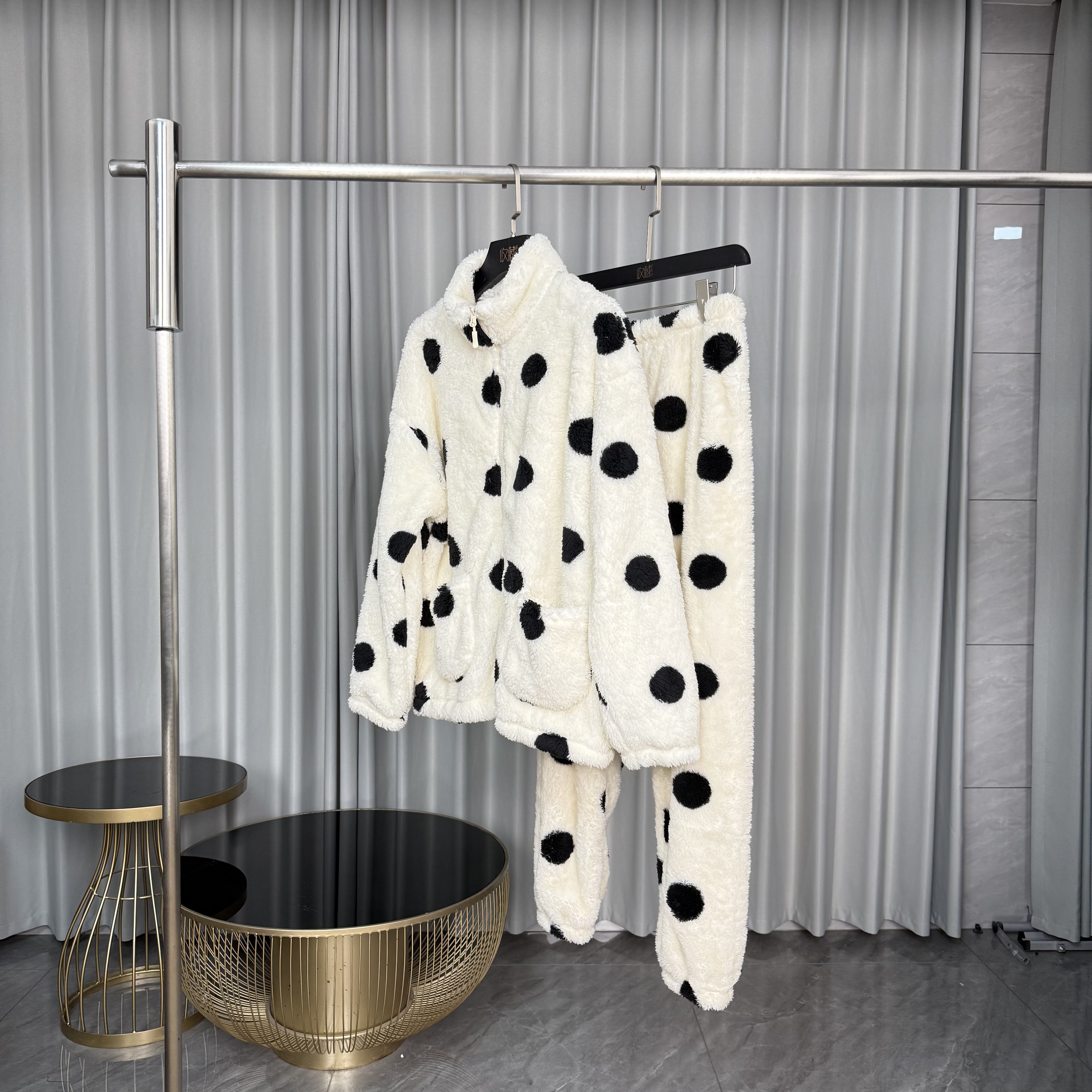 ［收藏］设计师款绒感立领家居服