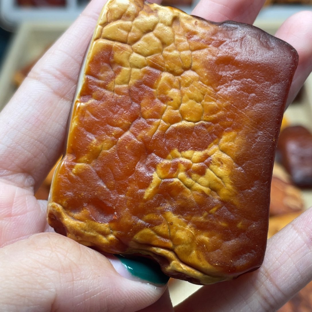 未镶嵌琥珀珠宝奇石