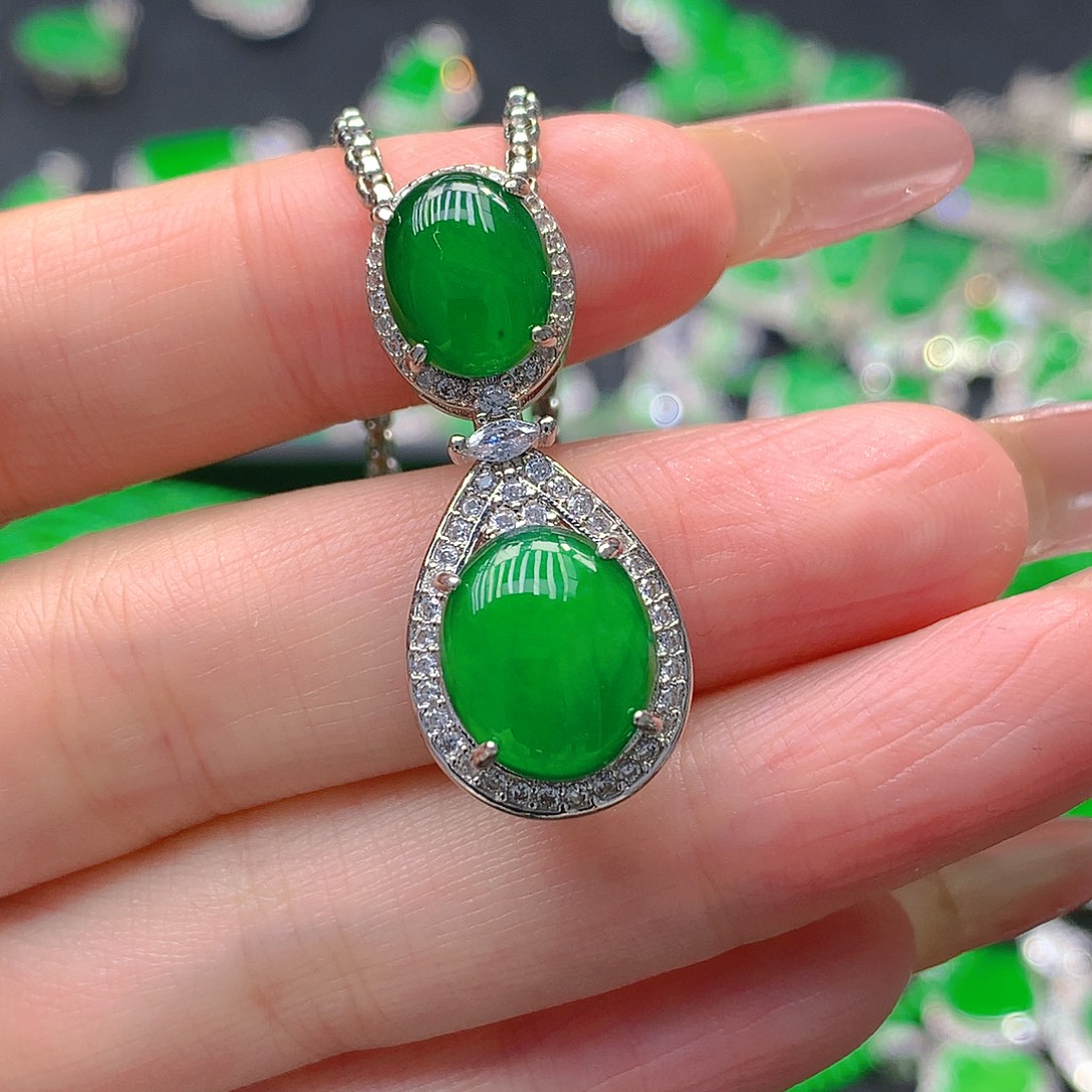 翡翠未镶嵌吊坠(赠链)