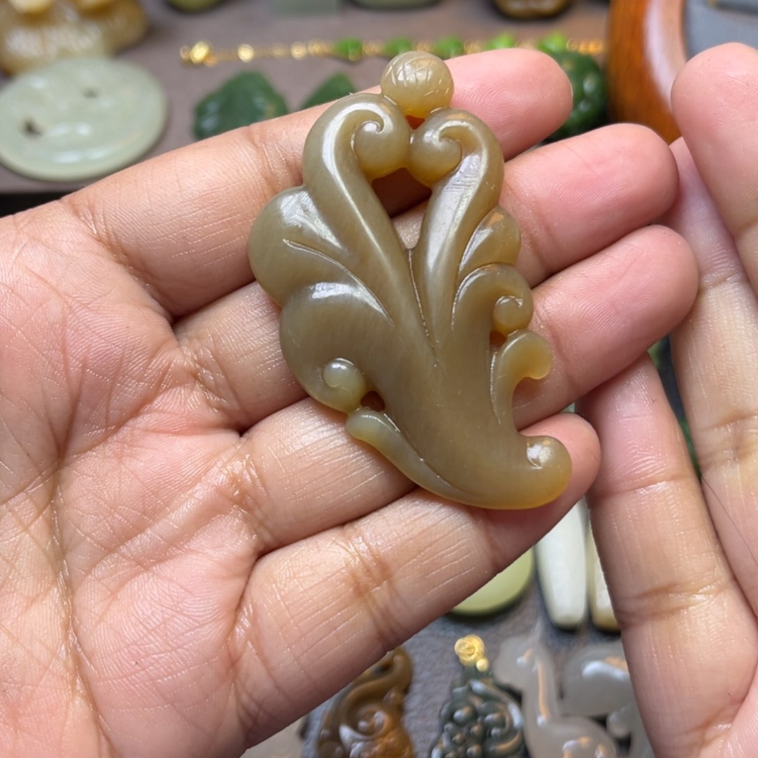 和田玉颈饰未镶嵌