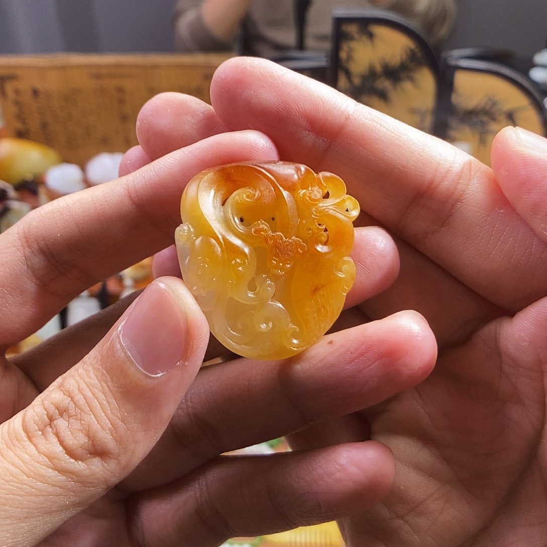 和田玉未镶嵌颈饰淡**过