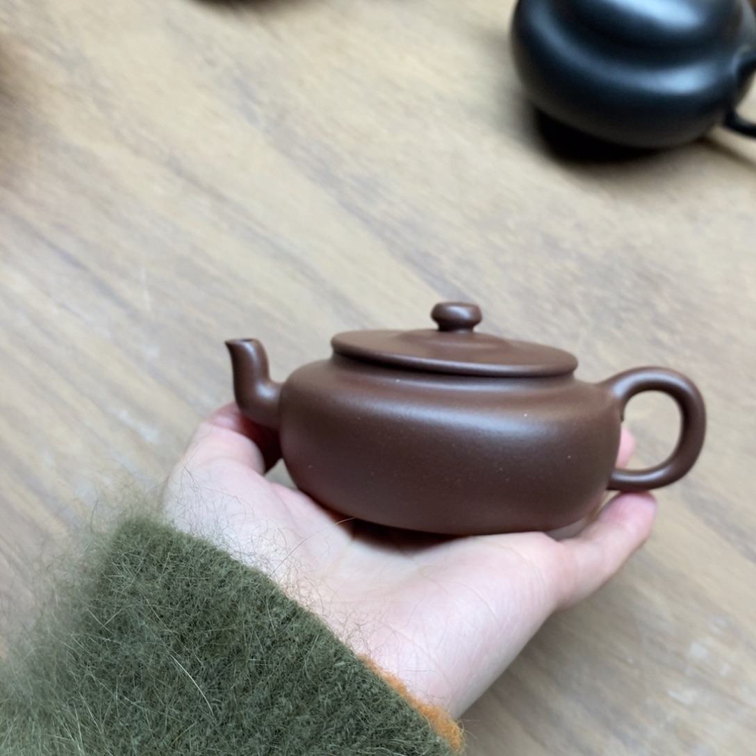 心***虎紫砂茶壶110cc.      