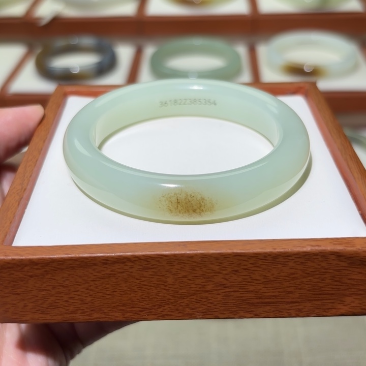 窜***紫未镶嵌手镯和田玉