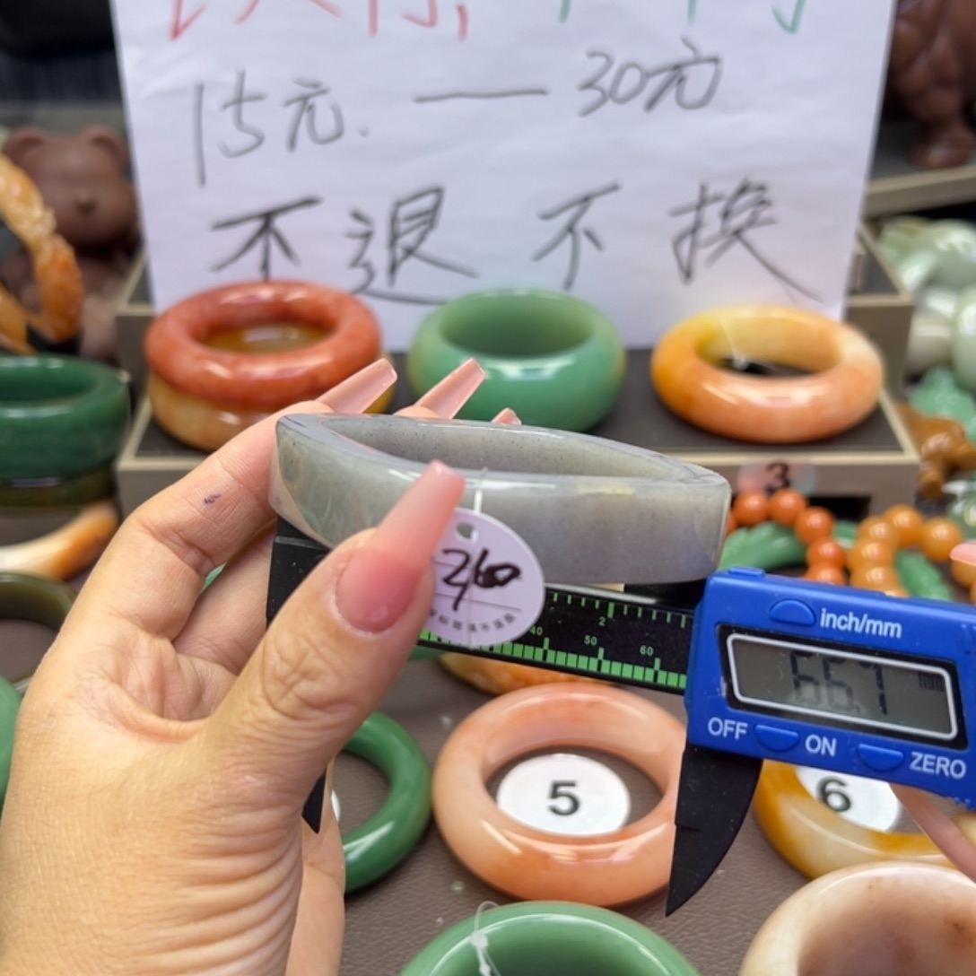 未镶嵌手镯石英岩玉