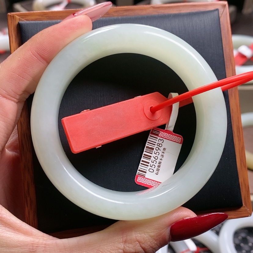 【闪购商品】和田玉手镯未镶嵌