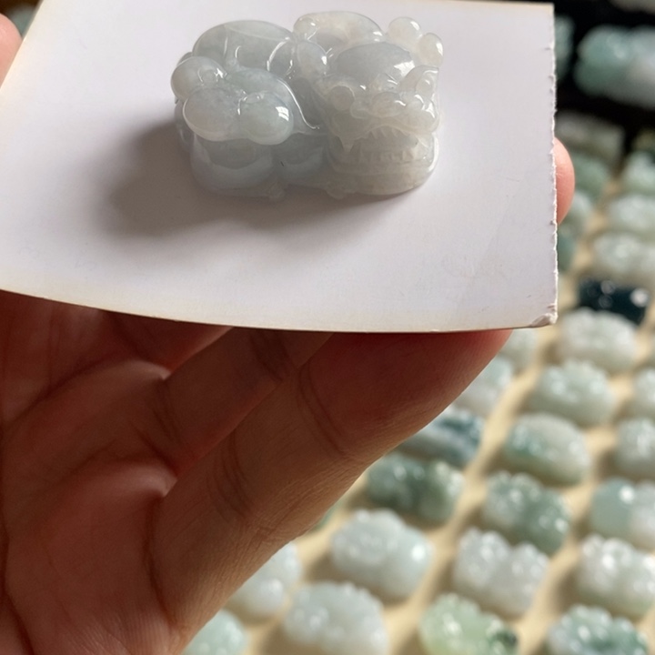 翡翠颈饰未镶嵌天然翡翠貔貅