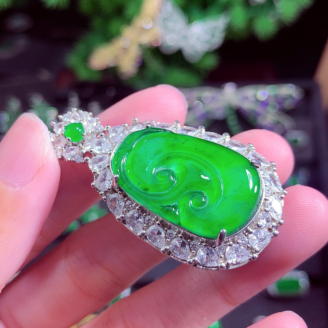 颈饰未镶嵌翡翠天然