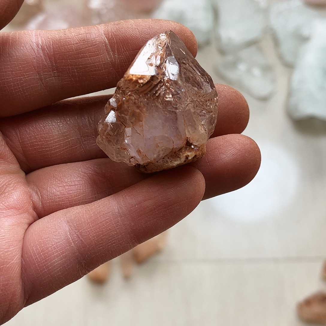 呵***呵水晶未镶嵌珠宝半成品