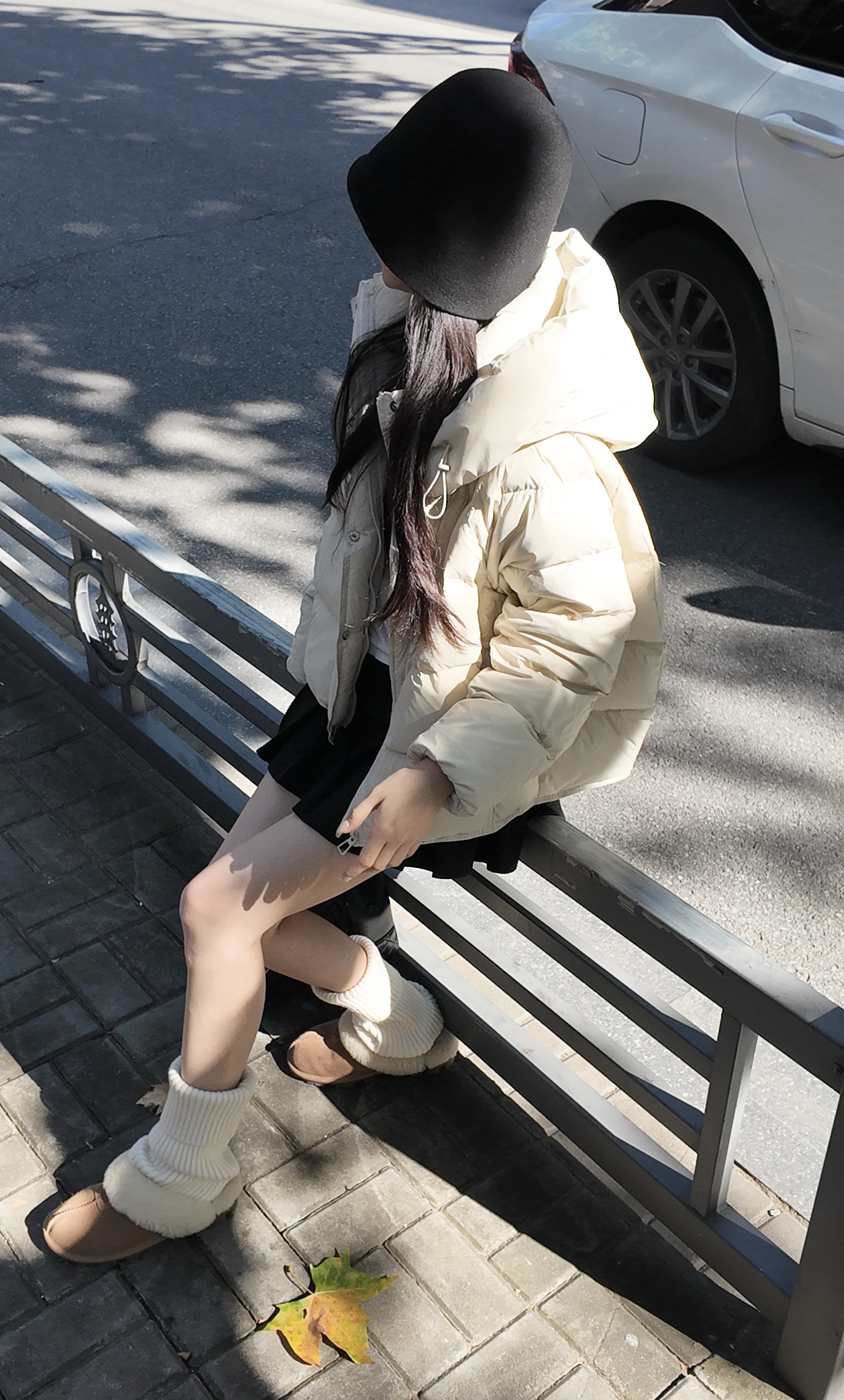 25年新国标90绒秋冬休闲极简风保暖百搭时尚短款连帽羽绒服冬季