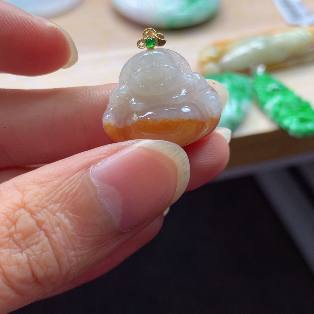 翡翠18K金镶嵌颈饰吊坠