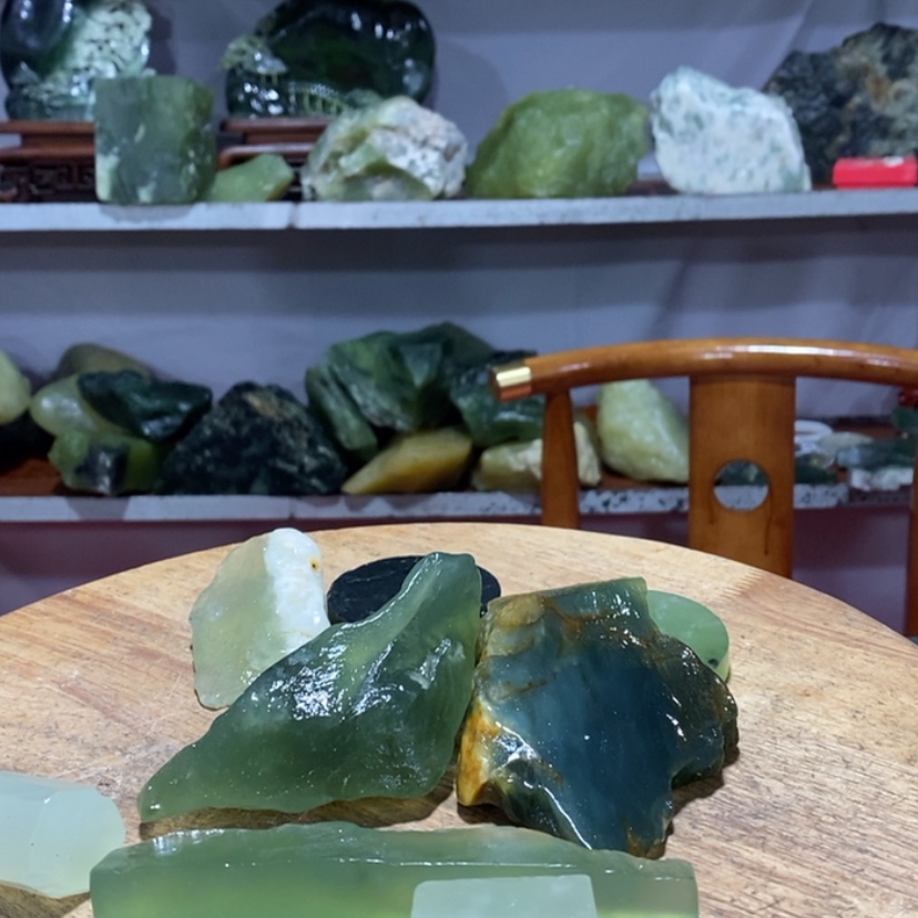 【闪购商品】未镶嵌蛇纹石玉岫玉