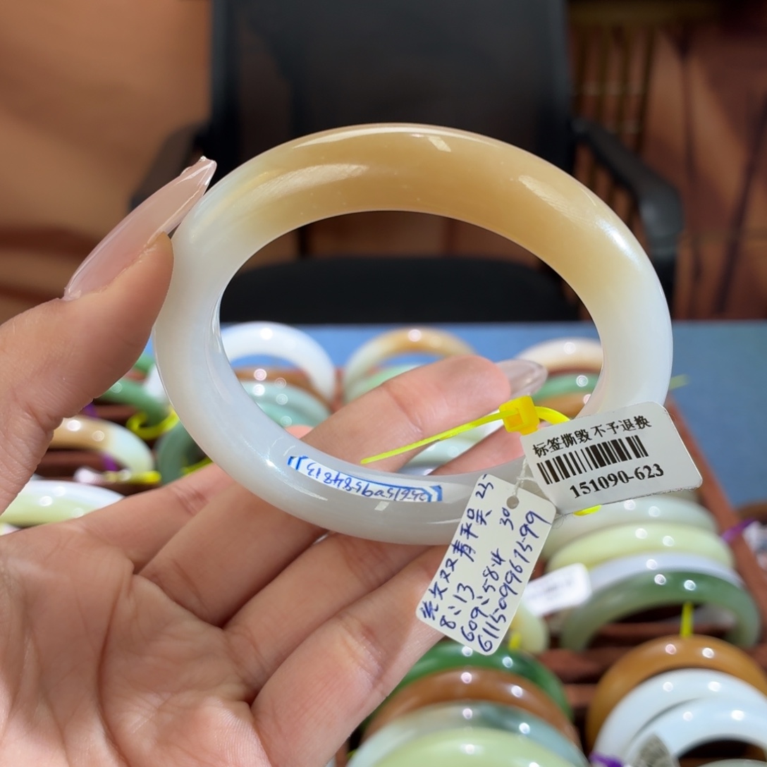 和田玉未镶嵌手镯58