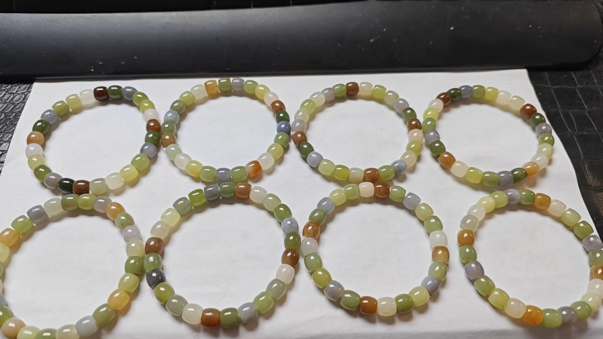 和田玉手串8mm左右多样性发其一C-636