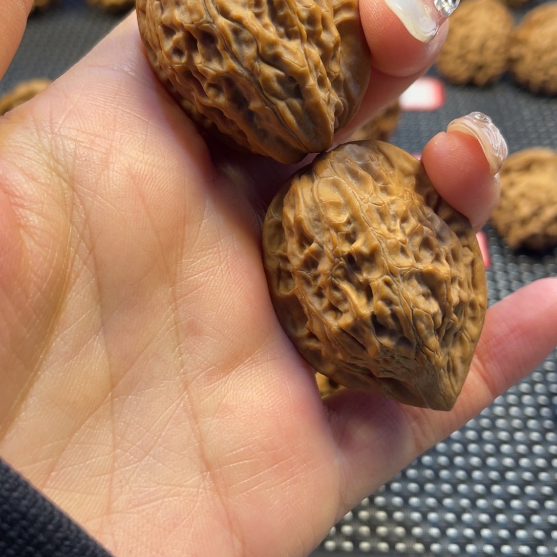 爱****?秦岭小王文玩核桃