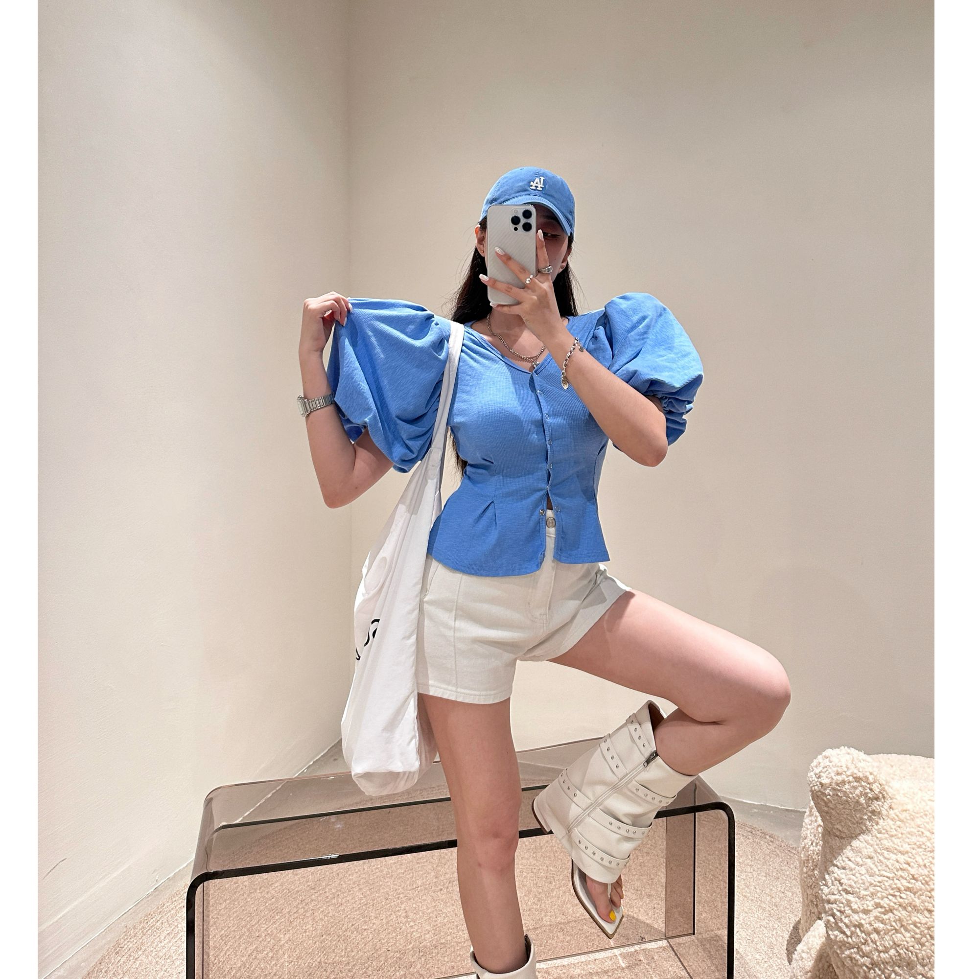 【低调赴约】泡菜定制大泡泡袖排扣荷叶摆上衣