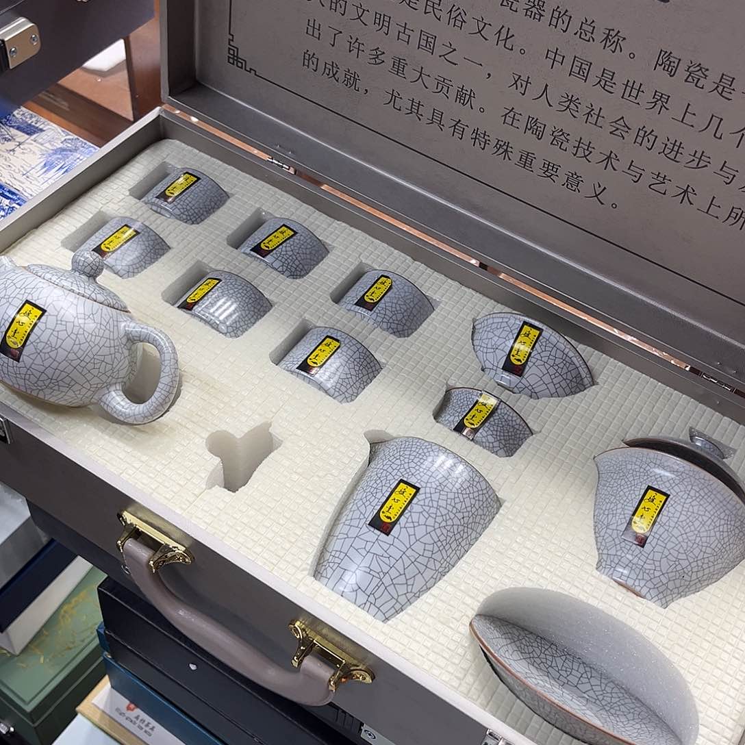 孤品茶具套装等。         