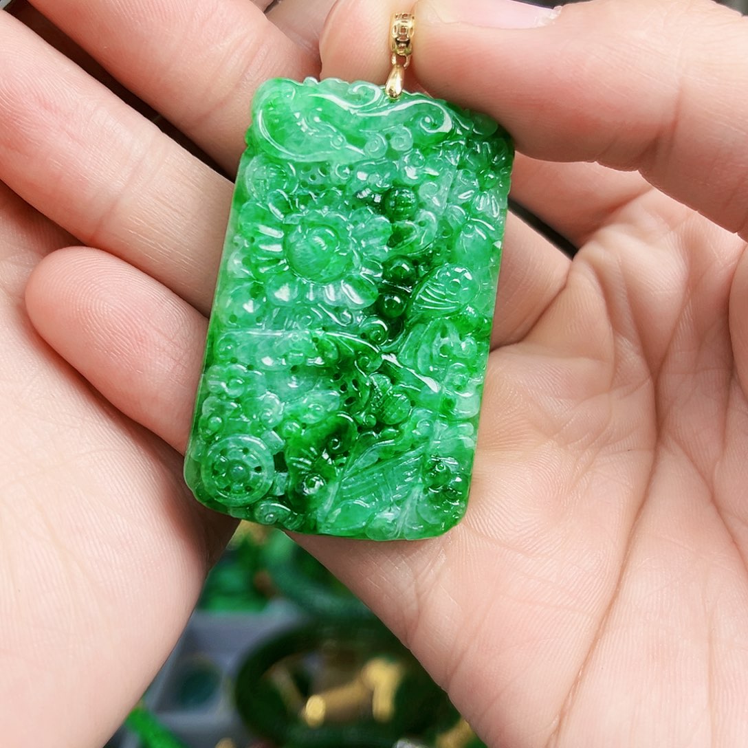 翡翠颈饰18K金镶嵌吊坠