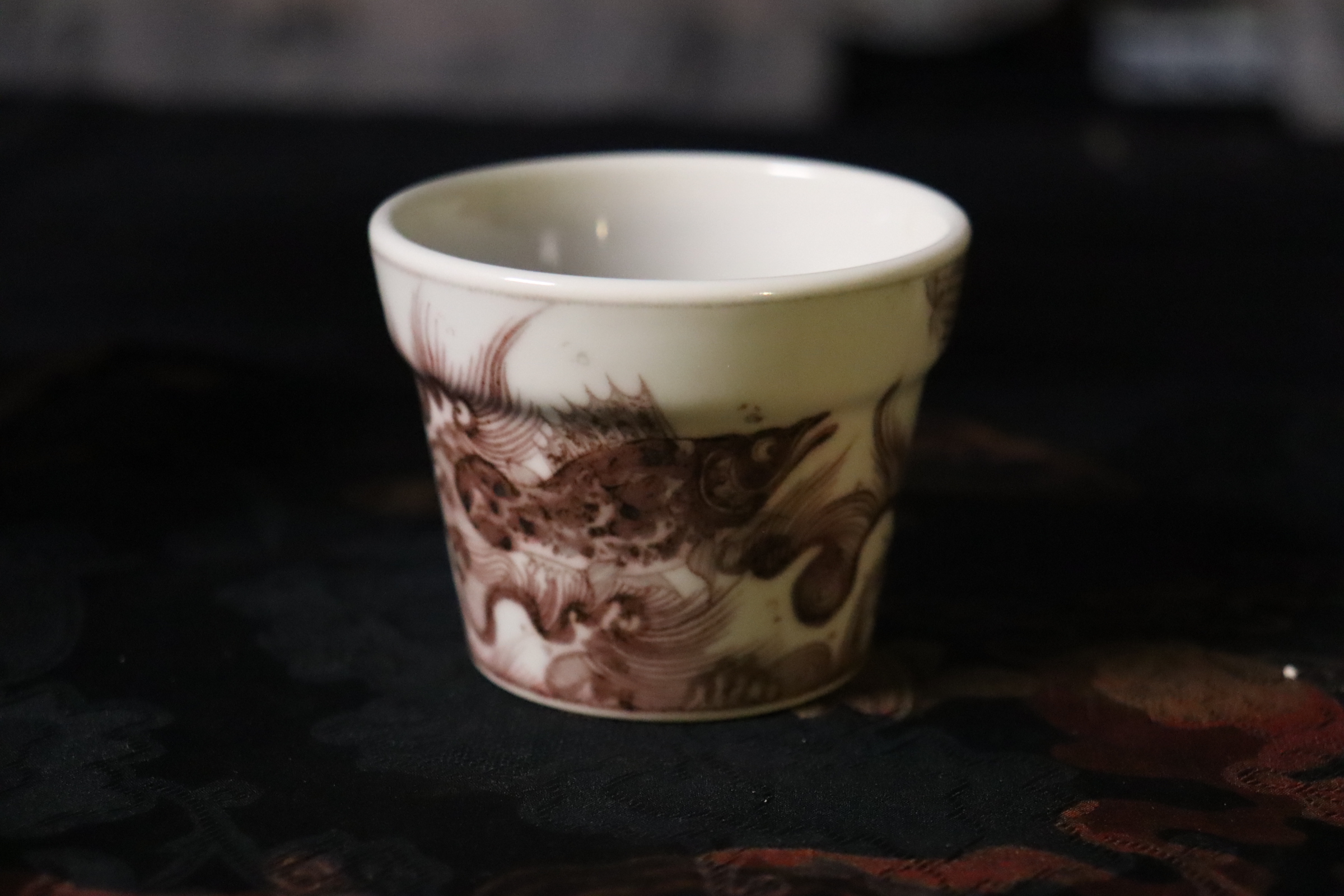 觅瓷山房 幽蓝溪堂釉里红海水鱼杯