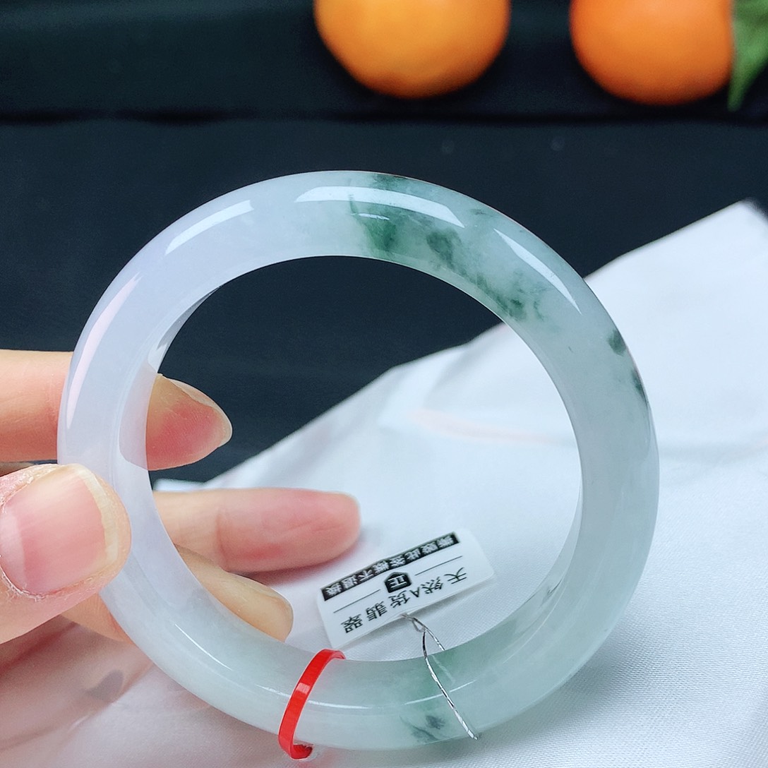 翡翠手镯未镶嵌54圈