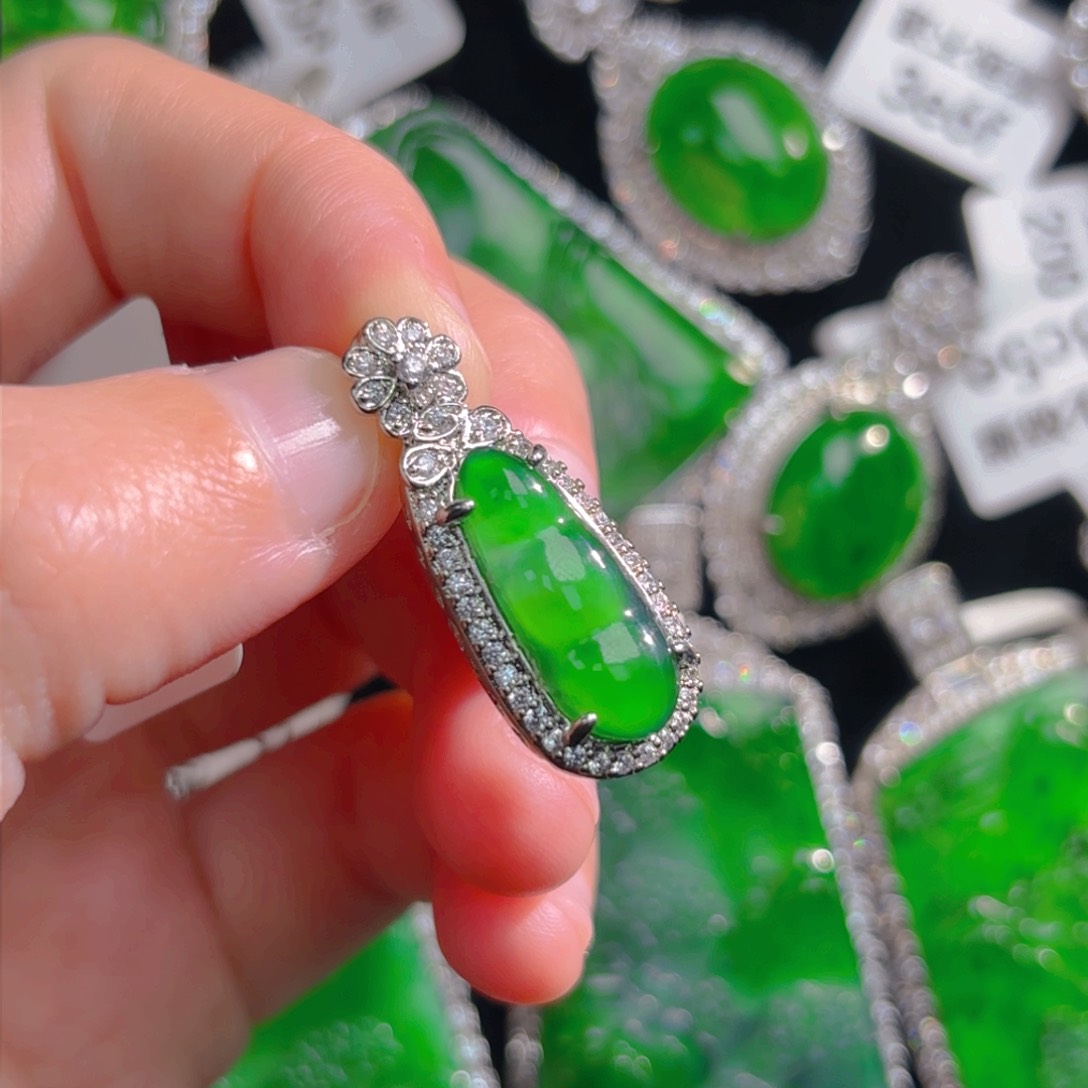 翡翠颈饰未镶嵌豆子