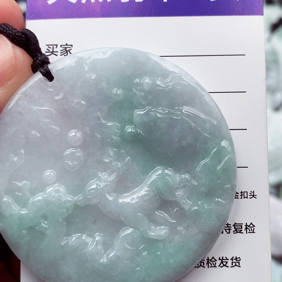 翡翠挂件未镶嵌翡翠