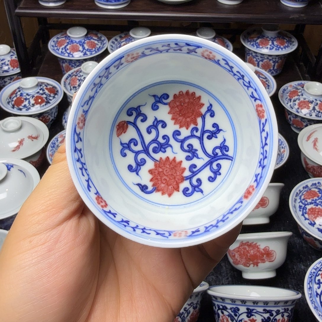 青花釉里红马蹄杯