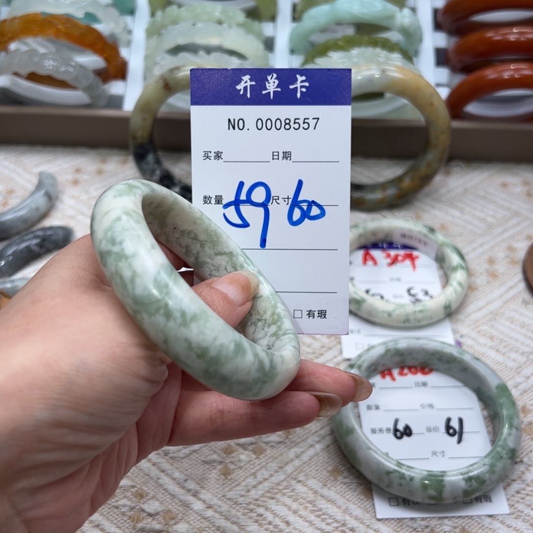 半****蛇纹石玉未镶嵌手镯