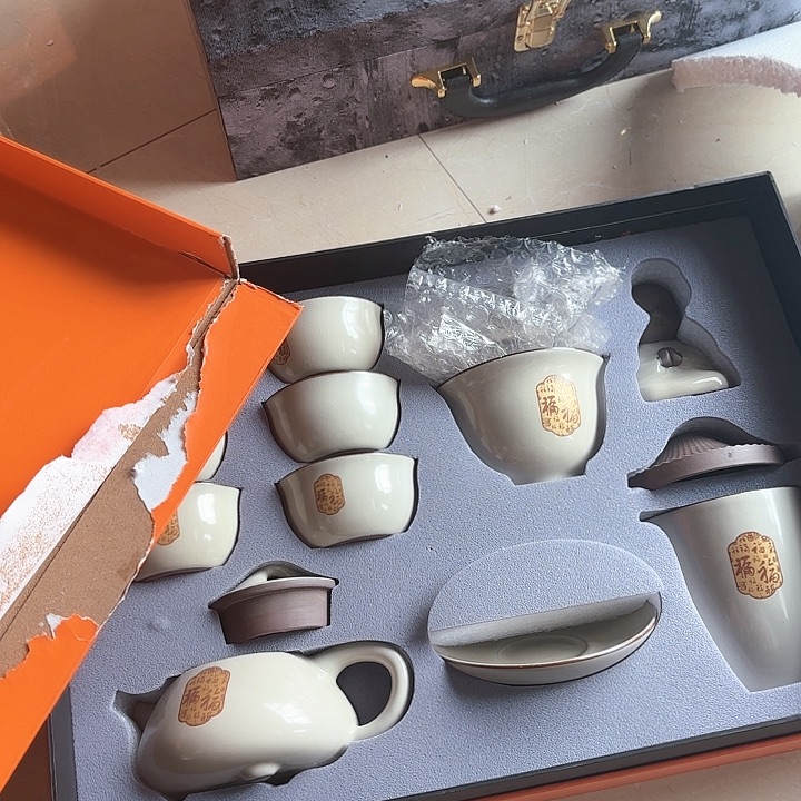 孤品茶具套装等。         