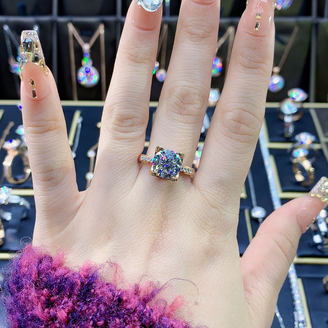 合成碳硅石（莫桑石）戒指/指环18K金镶嵌?**?