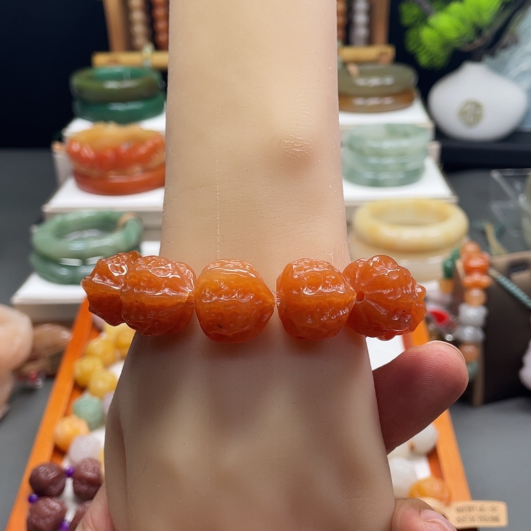 ᥫ***贝石英质玉手串未镶嵌