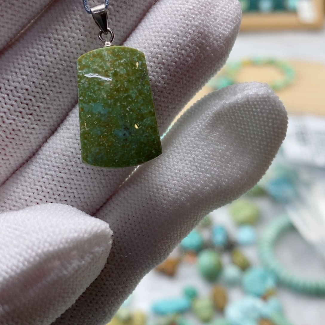 绿松石颈饰未镶嵌