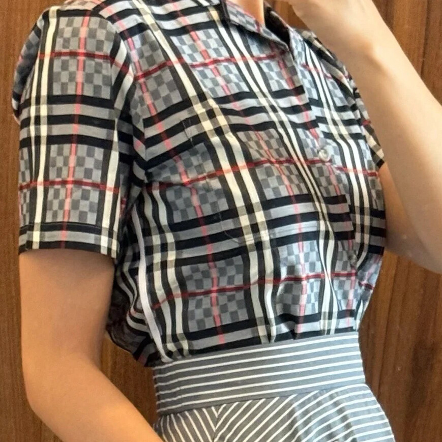 全新未使用 BURBERRY/博柏利 短袖衬衫/14Y码/Xsp30097