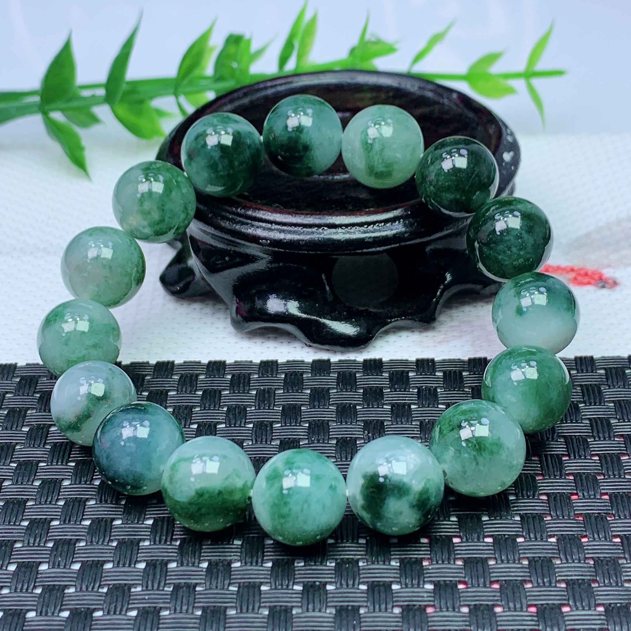 缅甸天然A货翡翠 飘花圆珠手串 珠大12+mm 16颗