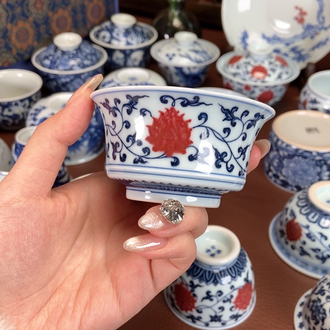 阳春白雪缠枝莲马蹄杯