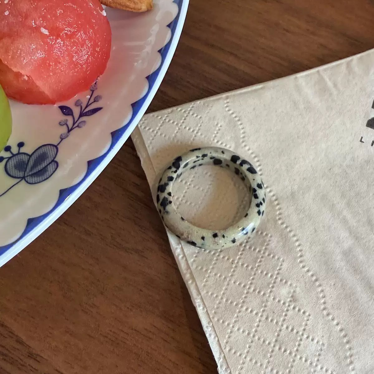 非金属树脂戒指 戒圈男女通用款黑白斑点黑色圆圈戒指