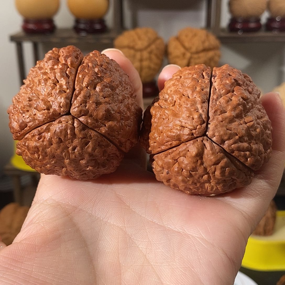 吊坠文玩核桃三瓣脑纹金刚练手微色4959