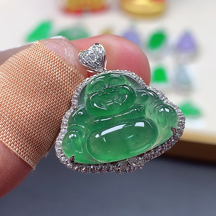 翡翠18K金镶嵌颈饰