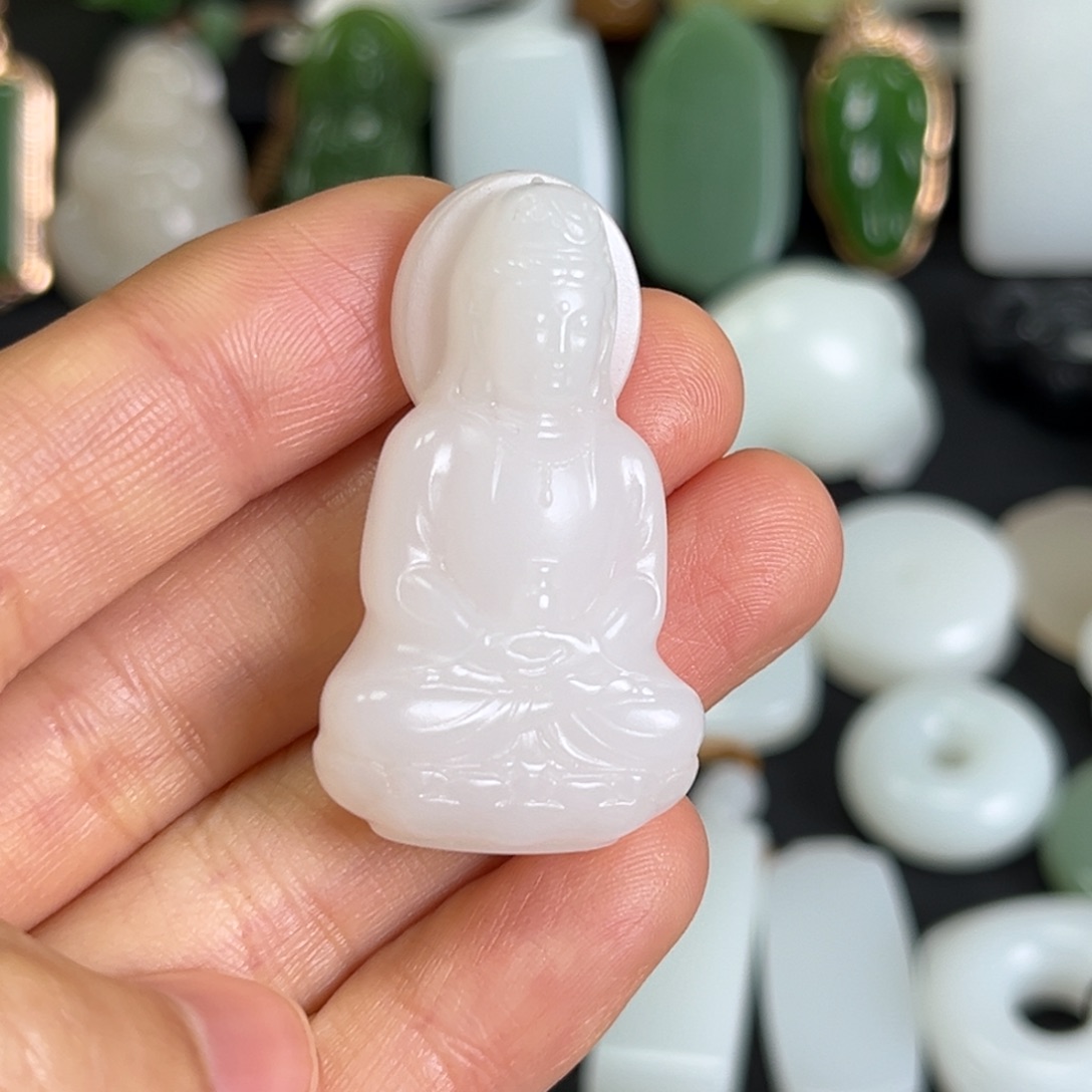 和田玉未镶嵌吊坠(赠链)