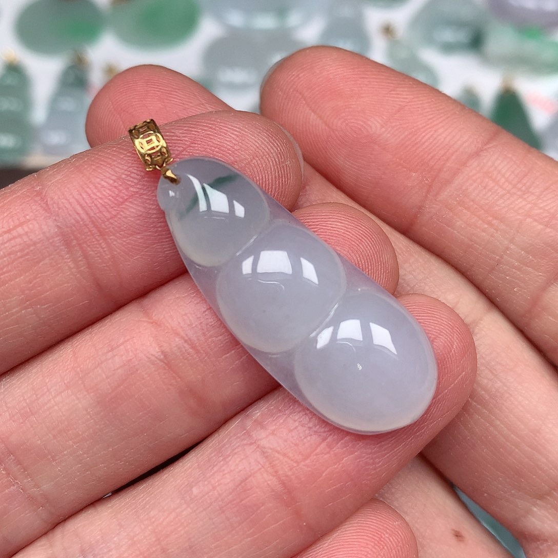 翡翠颈饰未镶嵌福豆吊坠