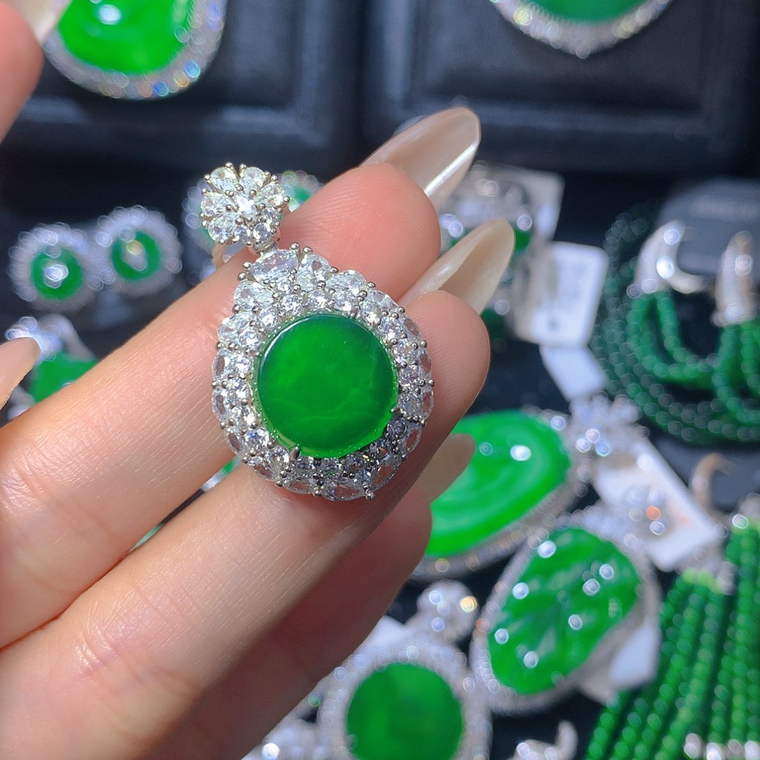 翡翠颈饰银S925镶嵌翡翠