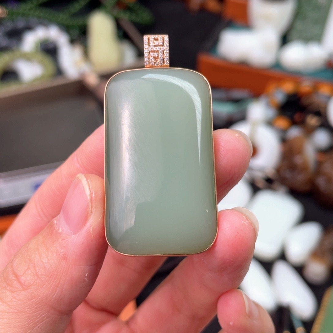 和田玉挂件18K金镶嵌