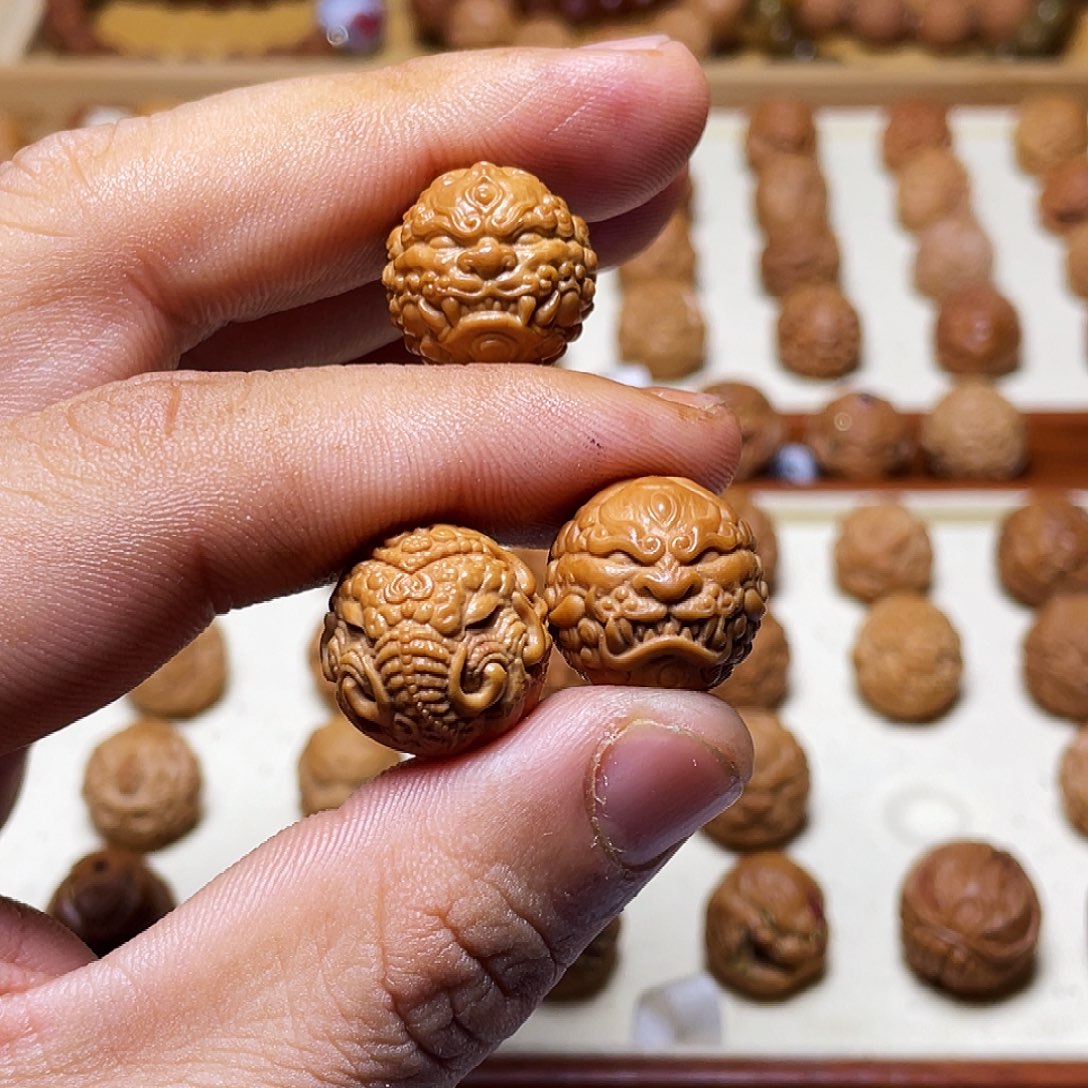 鲨***椒猴头核桃吊坠16左右猴头核桃雕刻