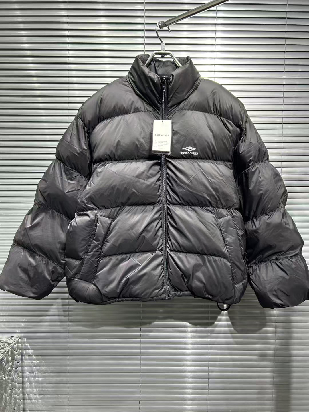 全新未使用 Balenciaga/巴黎世家 24fw胸前3b黑色羽绒服 os 38码